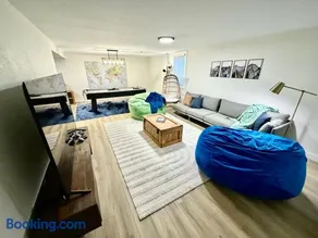 Family Fun Hub - Games, Hot Tub, Putting Greens - Image 3