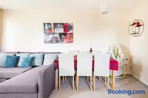 Charming Entire 2-Bedroom House in Milton Keynes - Image 5