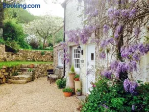 The Home Barn at Cornish Barn Holidays - Image 2