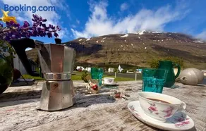 Nýlenda - Charming Two Bedroom Seaside Property, Mountain and Town Views - Image 1