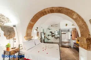 ROMANTIC LOFT WITH JACUZZI IN THE CASTLE - Image 5