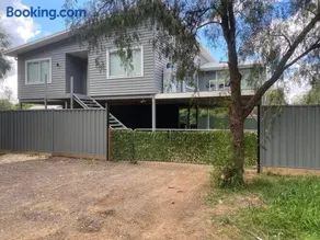 Riverside retreat with a large 4 bedroom home - Image 5