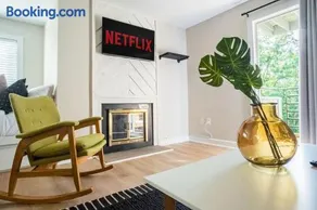 Good Vibes Only Studio Condo for 2 wifi pool WFH - Image 5