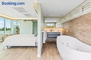 2 bedroom tropical beach escape - Image 1