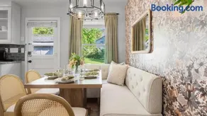 4BD Cozy Getaway | Eclectic, Central, Near Airport - Image 2