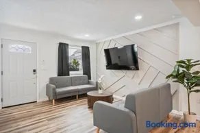 Cosmopolitan Studio A Fresh & Stylish Stay - Image 2