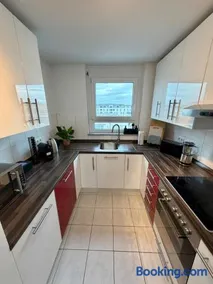 Big City Apartment Flugfeld, Balkon, bis 8 Personen, 3 Schlafzimmer mit Smart TVs, 1 Parkplatz, 2 Min zum Bahnhof - Image 3
