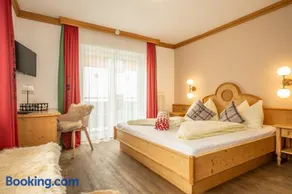 Mara's Little Boutique Sleepover - Budget Holiday Home - Image 3