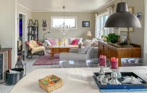 3 Bedroom Cozy Apartment In Myklebost - Image 3