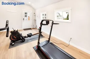 Sunny 3BR Home Near UW & Children Hospital Gym - Image 3