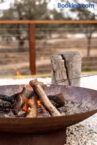 Parcoola Retreats Private Riverfront Escape with Outdoor Bath - Image 3