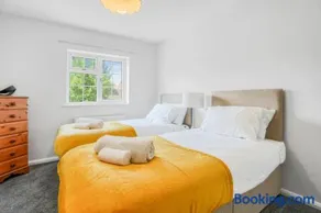 Cozy 3 Bedroom Retreat perfect for family and work travel - Image 4