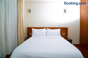 Batians Apartment Hotel - Image 5
