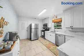Carlsbad Beach Bungalow - Image 3