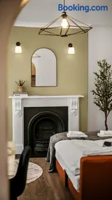 Lovely Flat by Emirates - 5 mins to Kings Cross St Pancras - Image 2