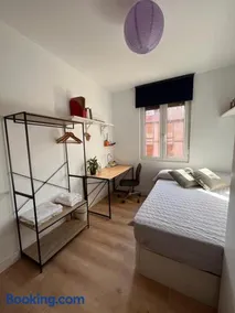 Habitación cerca del centro, baño y cocina compartida - Image 1