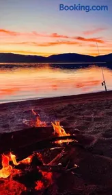 Wild Pines Waterfront Guesthouse BBQ Pet Friendly - Image 2