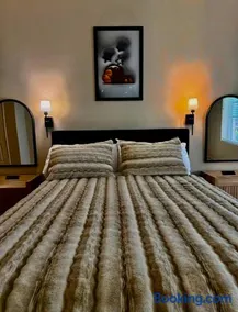 The Luxe Marina HideAway - Image 2