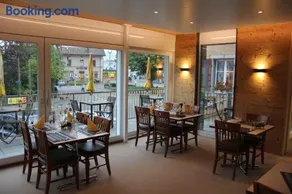 Hotel / Restaurant Post - Image 3