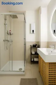 Stilvolles Apartment mit zwei Bädern Terrasse und Parkplatz nahe Rhein und Bonn Zentrum - Image 2
