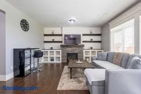 Beautiful abode in Abbotsford - Image 2