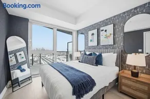 Sleek 2BR Condo with Balcony & Skyline Views - Image 1