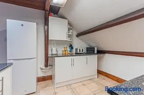 Stacey's 4 Bedroom House in Pontypool - Image 3