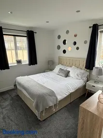 Cathedral Apartment - Image 1