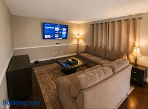 Spacious Family-Friendly Estate - Image 3