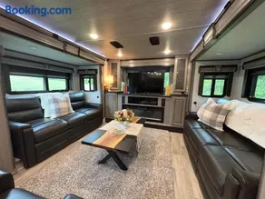 Old Stone Farm Luxtury Glamping - Image 3