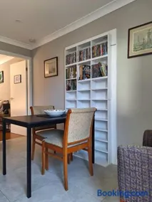 Adorable 1bedroom guesthouse in Narwee with deck - Image 5