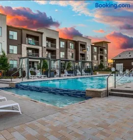 Luxury 2 bed 2 bathroom - Image 4