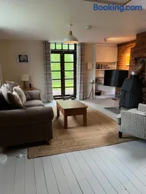 The Smithy, Wonderful Riverside Accommodation - Image 1