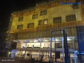 Hotel Golden Couch - Image 2