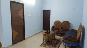 Urban White Villa Homestay - Image 2