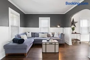 Chic Industrial 2 BDR Home - Image 4