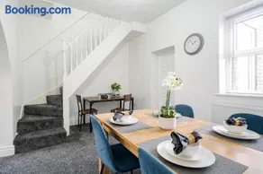 Spacious 3-Bedroom House in St Helens by Eason Stays, Ideal for Families & Business Travellers with Free Parking - Image 5