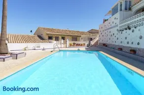 2 House in front of the sea - Image 2
