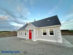 Relax in Spacious Style with Stunning Views- Drim Cottage - Image 1