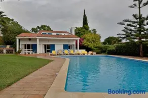 Villa Quadradinhos 3Q 4 Bedrooms Private Pool Short Walk To The Praca - Image 1