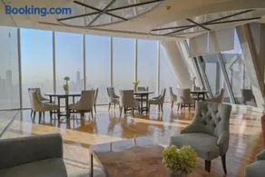 Luxury 3BR apartment in a tower overlooking the financial towers - Image 4