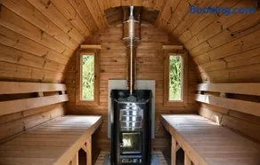 The Cosy Cottage Comfort - Sauna & Hot Tub in Private Garden - Image 2