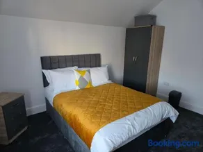 Cozy Guest Rooms in Bedford with Shared Facilities - Image 2