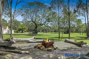 Las Palmas Hunter Valley Estate, 11m Pool, Kangaroos, Fire Pit, Playground - Image 3