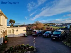 Lovely private studio room with own kitchen and bathroom. Set in the popular area of Shiphay in Torquay and only a short walk from Torbay Hospital - Image 2