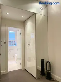 Stylish apartment in the heart of Potts Point - Image 4