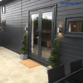 Willow Court Farm Studio West & Petting Farm, 8 mins to Legoland & Windsor, 15 mins to Lapland UK - Image 4
