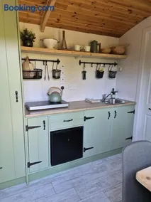 Clissmann Farm Shepherds Hut - Image 2