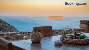 Agnanti Mountain & Sea Hideaway - Image 1