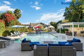 Luxury LA Garden Estate Private Pool HotTub Tennis - Image 5